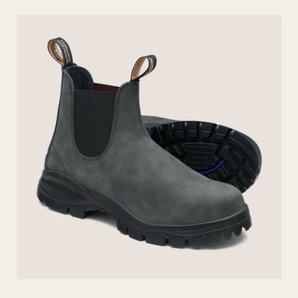 Blundstone 
WOMEN'S LUG
CHELSEA BOOTS - RUSTIC BLACK